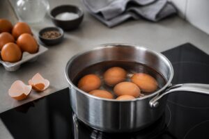 Cuisson des œufs durs à l'eau froide : temps et astuces